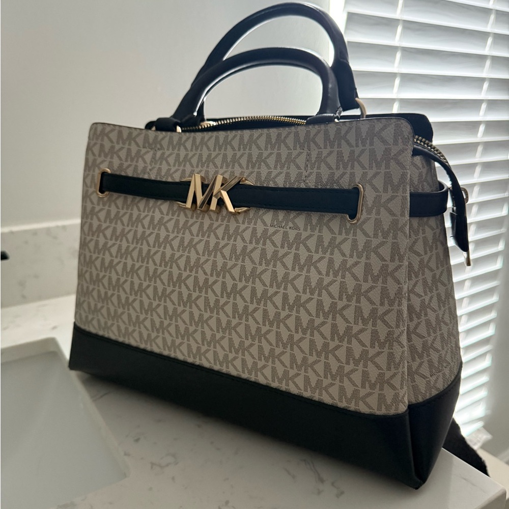 Michael Kors Black and Gold Handbag